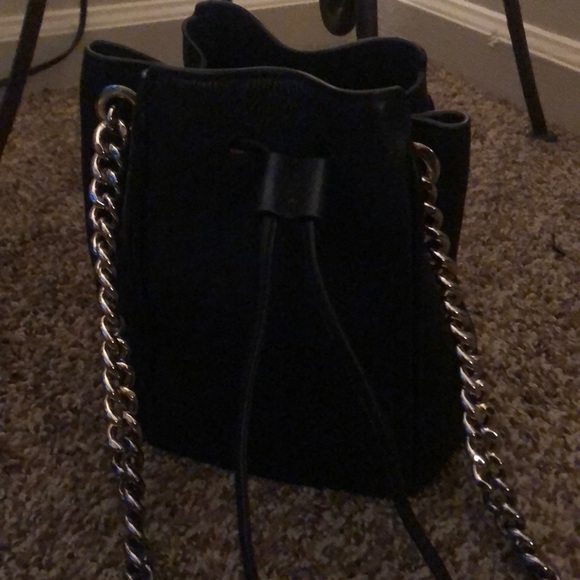 Bucket bag with multi color chain - Picture 2 of 5